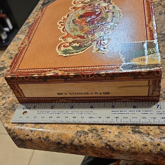 Decorative Wooden Cigar Box - Picture 9 of 10